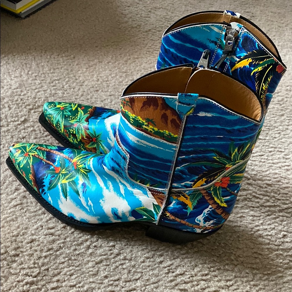 R 13 Tropical Print Women's Boots size 9-915 never worn